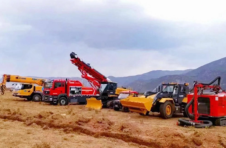 总参与空地联合营救灭火、“孤岛”救援、堰塞湖险情处置等实战演练。