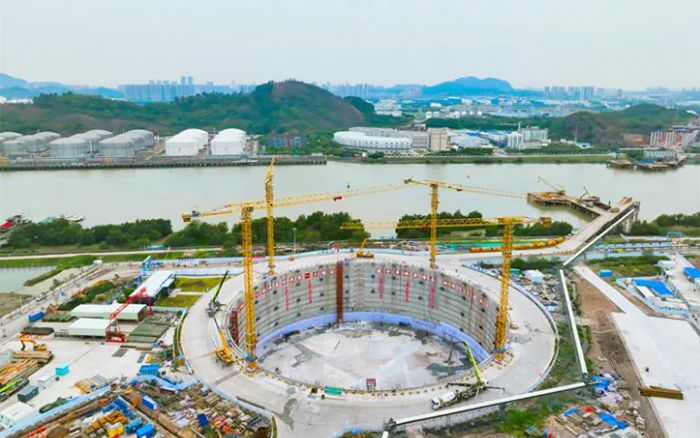 “定海神针”立珠江，总挑起超级工程建设大梁