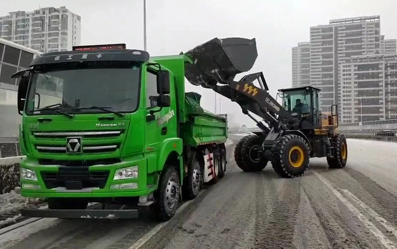 除雪保畅通，总汽车在行动