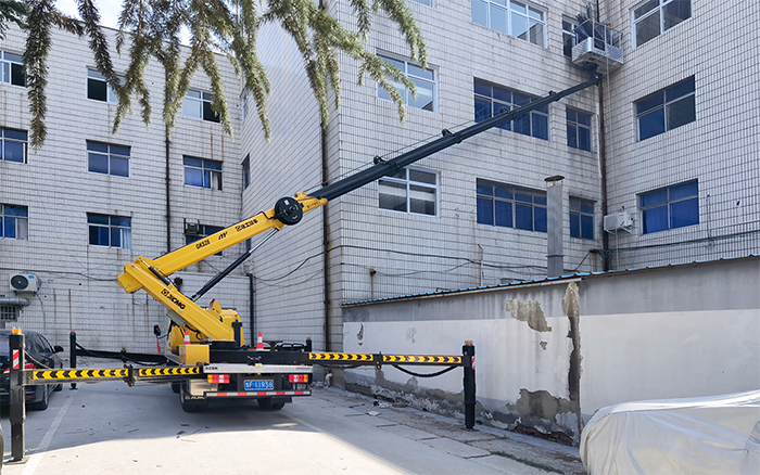 总GKS28D高空作业车为楼宇外立面高效精准施工