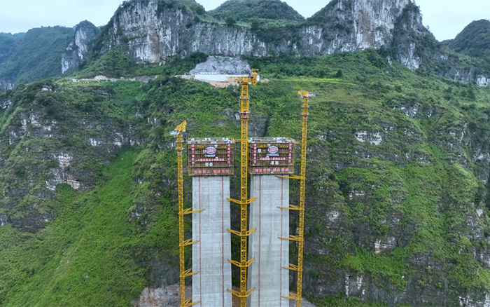 ​塔立山河！总塔机挑战“世界之最”