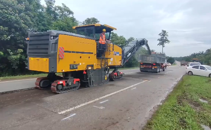 总成套道路机械油面施工，这次在马来西亚！