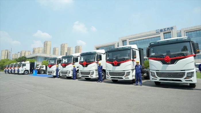 目的地：大西北！100台总新能源重卡满电启程