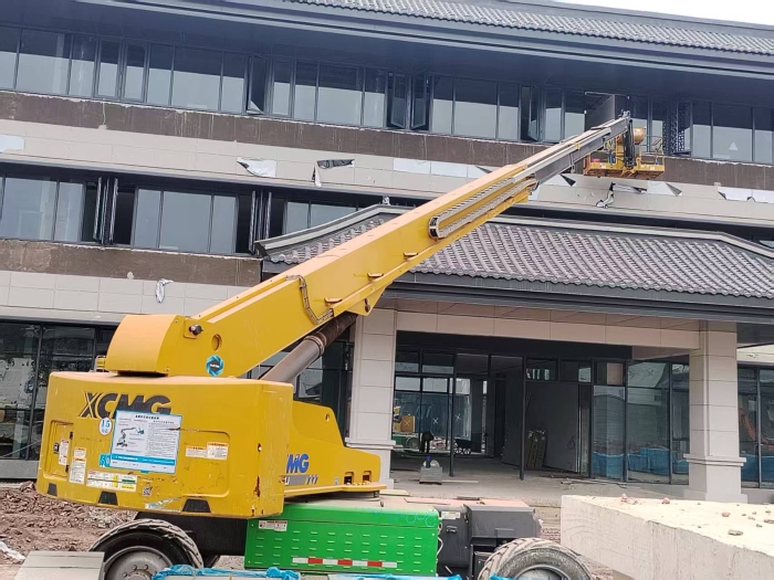 绿色施工进校园，总电动直臂助力广安理工学院新建项目