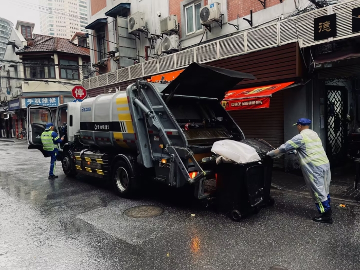 南京东路人流如织垃圾多？总XGH5120ZYSXBEV：轻松搞定！