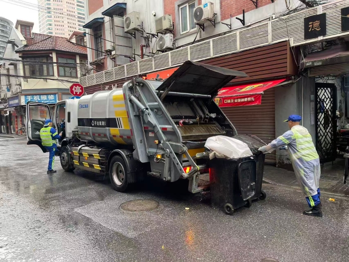 南京东路人流如织垃圾多？总XGH5120ZYSXBEV：轻松搞定！