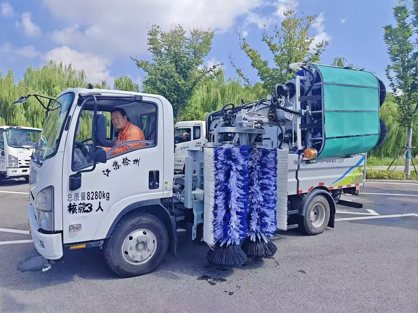 总护栏清洗车：智慧守护徐州经开区的“城市美学”