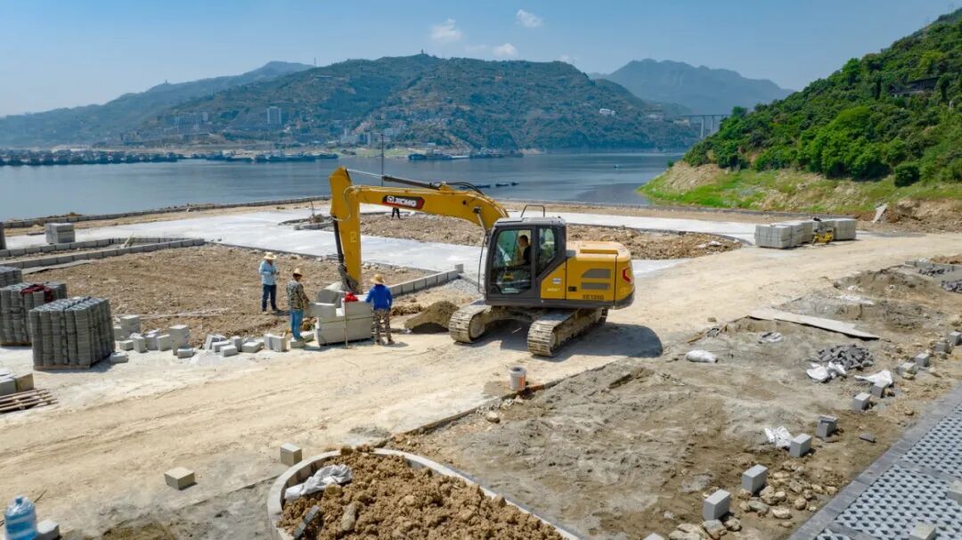 总XE135G挖掘机助力夔门旅游码头建设，以高效节能赢得客户信赖