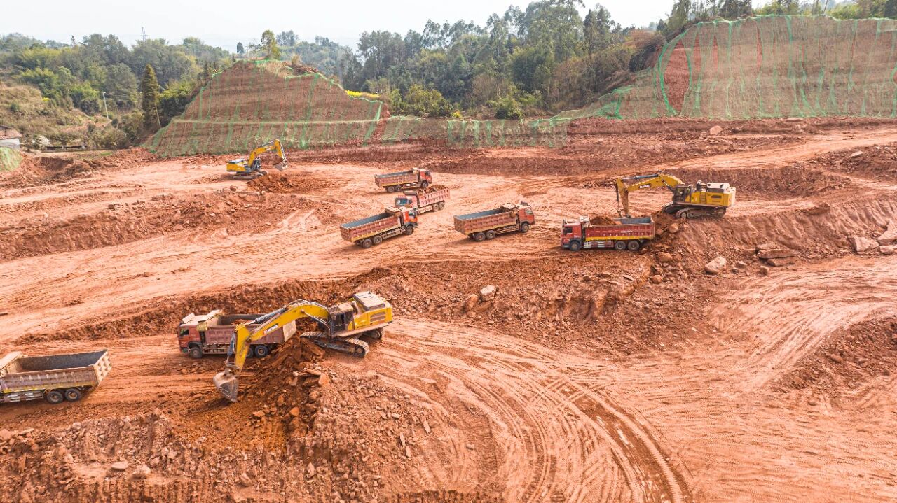 总60吨级大挖助力项目建设，高效降本获用户认可