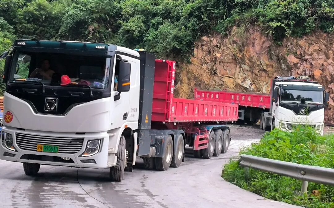 短倒利器！总400度6&times;4标载版牵引车为何备受客户青睐？